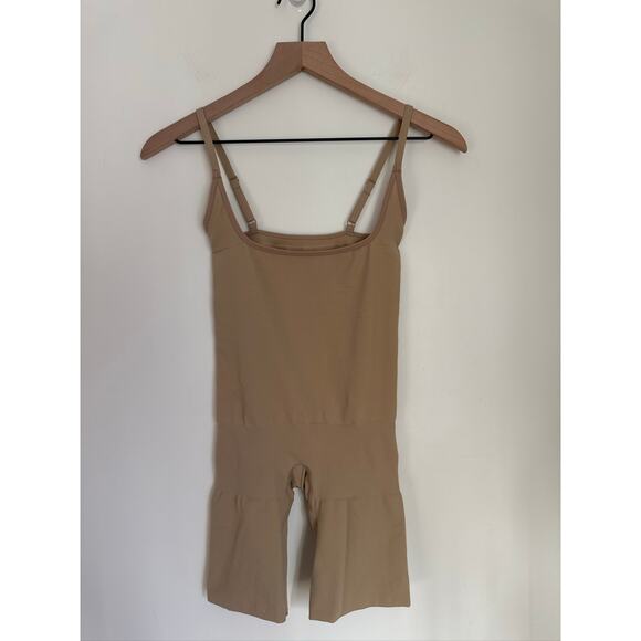 Skims Mid Thigh Bodysuit - Tan - Medium - Picture 3 of 9